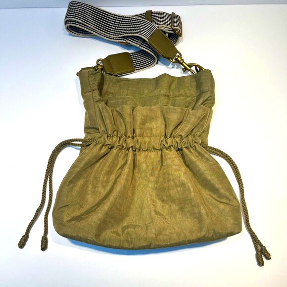 Universal Thread | Bags | Universal Thread Bucket Bag Crossbody Olive ...